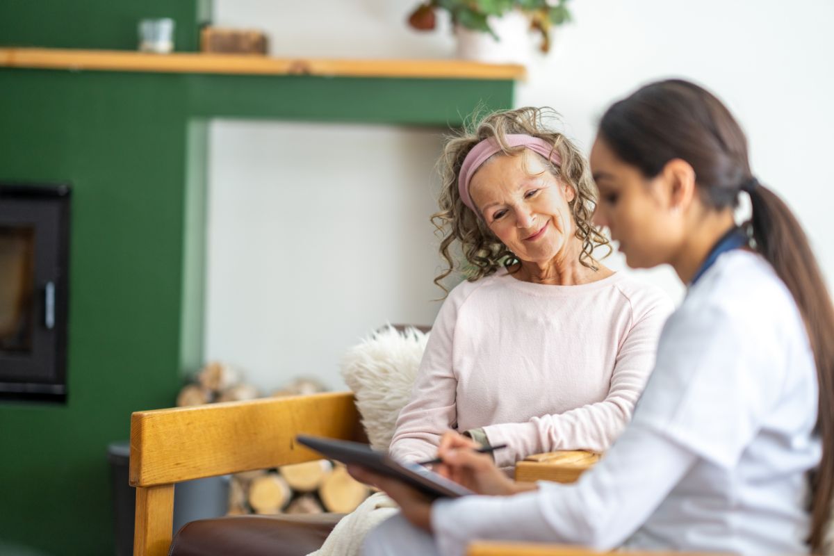 Opieka seniora w domu: Prywatne usługi w Kętach